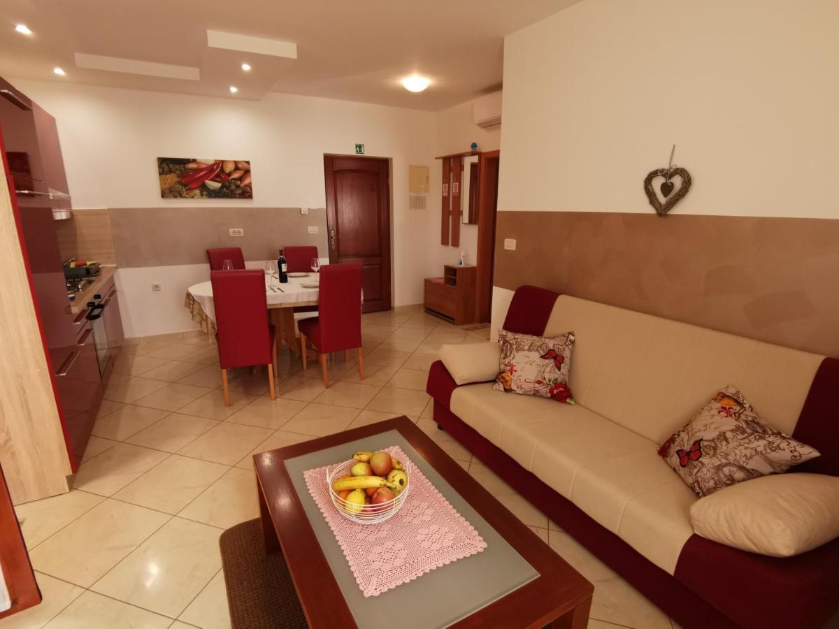 Apartmani Berber Babici ภายนอก รูปภาพ